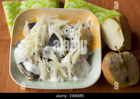 Filet de poisson avec apple à la crème Banque D'Images