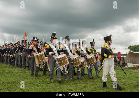 Les Lions Mound, Waterloo, Belgique. 20 Juin, 2015. Wellington's alliés de l'armée de reconstitution assemble sur le champ de bataille pour un matin service commémoratif. Credit : Malcolm Park editorial/Alamy Live News Banque D'Images