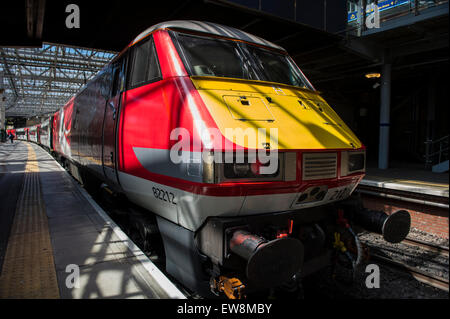 A Virgin train qui couvre la côte est à partir de la ligne d'Édimbourg en Écosse à King's Cross de Londres en Angleterre. Banque D'Images