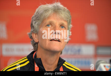 Ottawa, Canada. 19 Juin, 2015. L'entraîneur-chef de la Suède Pia Sundhage prend la parole lors d'une conférence de presse au stade Lansdowne durant la Coupe du Monde féminine de la fifa, à Ottawa, Canada, 19 juin 2015. Photo : Carmen Jaspersen/dpa/Alamy Live News Banque D'Images