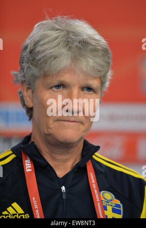 Ottawa, Canada. 19 Juin, 2015. L'entraîneur-chef de la Suède Pia Sundhage siège durant une conférence de presse au stade Lansdowne durant la Coupe du Monde féminine de la fifa, à Ottawa, Canada, 19 juin 2015. Photo : Carmen Jaspersen/dpa/Alamy Live News Banque D'Images