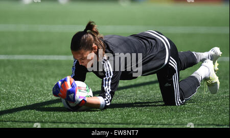 Ottawa, Canada. 19 Juin, 2015. Gardien de l'Allemagne Nadine Angerer attrape la balle au cours d'une séance de formation à l'stade Lansdowne à Ottawa, Canada, 19 juin 2015. Photo : Carmen Jaspersen/dpa/Alamy Live News Banque D'Images