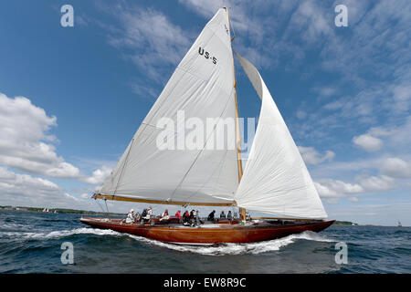 Kiel, Allemagne. 20 Juin, 2015. Yachts de course dans une régate sur l'estuaire de Kiel, Allemagne, 20 juin 2015. Le plus grand événement nautique ouvre officiellement ce soir. PHOTO : CARSTEN REHDER/DPA/Alamy Live News Banque D'Images