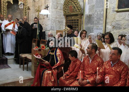 Pâques, l'archevêque orthodoxe syrienne Mar Malki Murad préside la cérémonie du Jeudi Saint à l'Église orthodoxe syrienne la Église de Jérusalem Banque D'Images