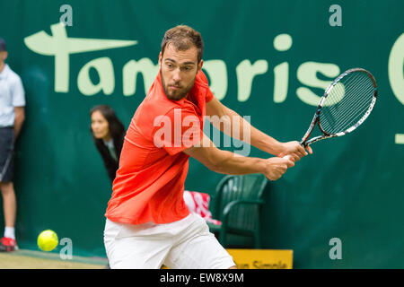 Jerzy Janowicz (POL) joue une balle dans le quart de finale de l'ATP Gerry Weber Open Tennis Championships à Halle, Allemagne. Banque D'Images