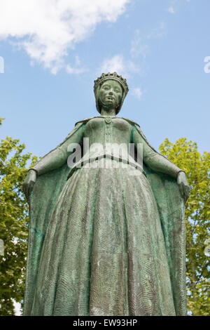 Statue de la Reine Dona Leonor de Avis situé dans la région de Beja, Portugal. Banque D'Images