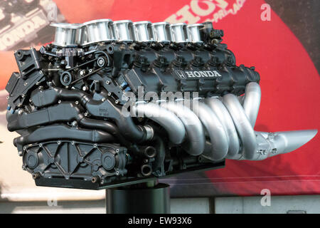 Le moteur Honda RA122E, exposé au Honda Collection Hall, était un prototype de groupe motopropulseur de formule 1 doté d'une technologie de turbocompresseur avancée. Banque D'Images