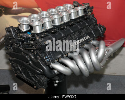 Le moteur Honda RA122E, exposé au Honda Collection Hall, est un groupe motopropulseur hautes performances développé pour les courses de formule 1. Banque D'Images