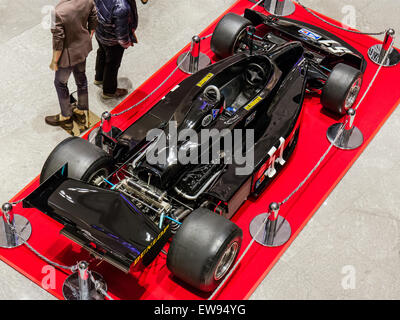 Vue arrière droite en haut de la Kojima KE007 Formula One présentée à Yurakucho, Tokyo, en 2013, mettant en valeur son design unique. Banque D'Images