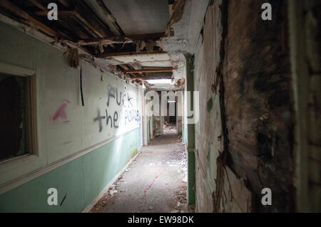 Des graffitis sur les murs à l'intérieur Nocton Hall dans le Lincolnshire, Angleterre, Royaume-Uni Banque D'Images