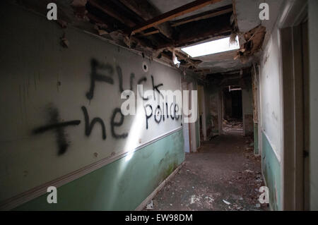 Des graffitis sur les murs à l'intérieur Nocton Hall dans le Lincolnshire, Angleterre, Royaume-Uni Banque D'Images