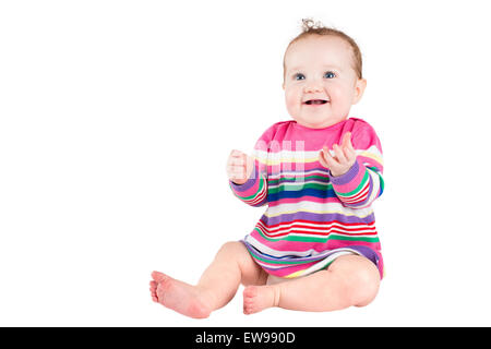 Portrait d'une drôle de petite fille en rose une robe rayée, isolated on white Banque D'Images