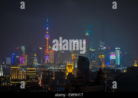 Bund view de tour Jin Mao Tower, Shanghai, Shanghai World Financial Center, et l'Oriental Pearl TV Tower à Shanghai, Chine Banque D'Images