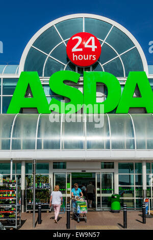 Supermarché Asda extérieur, Brighton, Sussex, UK Banque D'Images