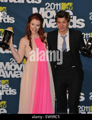 LOS ANGELES, CA - 5 juin 2011 : Bryce Dallas Howard et Xavier Samuel à la 2011 MTV Movie Awards au Gibson Amphitheatre, à Universal Studios, Hollywood. Banque D'Images