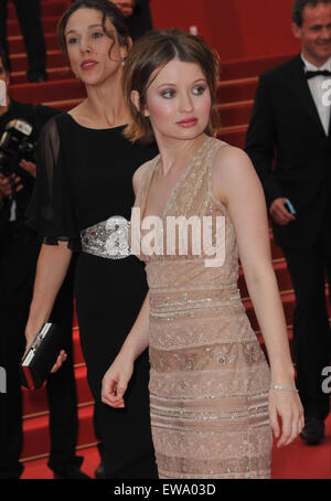 CANNES, FRANCE - 12 MAI 2011 : Emily Browning lors de la première de son nouveau film 'Sleeping Beauty' en compétition au 64e Festival de Cannes. Banque D'Images