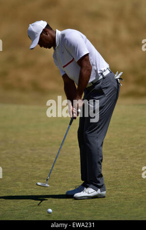 19 juin 2015.Tiger Woods lors de la ronde 2 à l'US Open à Chambers Bay, University Place, Washington. George Holland/Cal Sport Media Banque D'Images