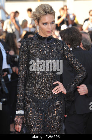 CANNES, FRANCE - 20 MAI 2011 : Anja Rubik lors de la première de "Ce doit être la Place' en compétition au 64e Festival de Cannes. Banque D'Images