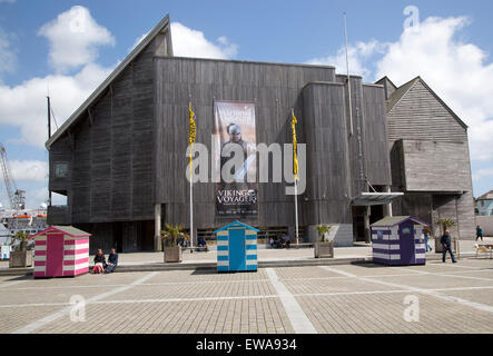 Annonce pour voyager Viking exposition au National Maritime Museum Cornwall, England, UK Banque D'Images