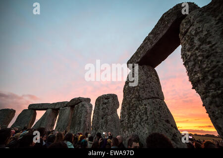 Avebury, UK. 21 Juin, 2015. Solstice d'été à Stonehenge Crédit : Guy Josse/Alamy Live News Banque D'Images