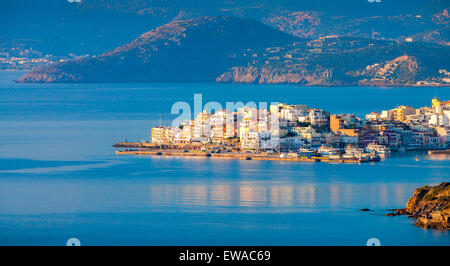 Agios Nikolaos, Crète, Grèce. Baie de Mirabello Banque D'Images