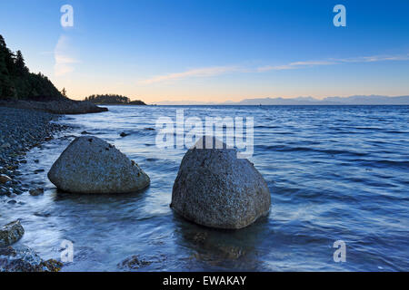 Coucher de soleil sur le détroit de Georgia près de north Nanaimo, île de Vancouver, Colombie-Britannique Banque D'Images