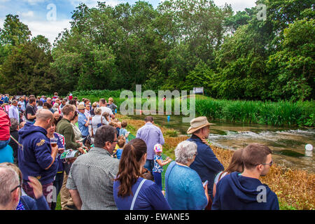 La course de canards à Weir House, Alresford, Hampshire, Angleterre. Banque D'Images