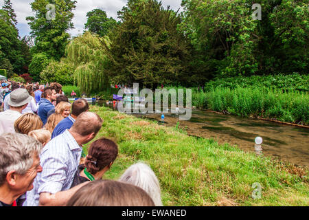 La course de canards à Weir House, Alresford, Hampshire, Angleterre. Banque D'Images