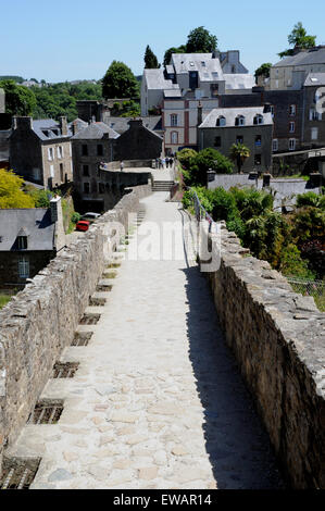 Les remparts et la vue de la ville de Dinan Côtes-d' Armor, Bretagne, France Banque D'Images