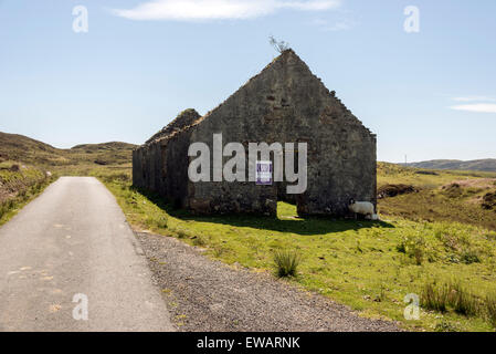 Ruines chapelle propriété à vendre Route Uisken Bunessan village Ross of Mull Hébrides intérieures de l'Écosse Banque D'Images