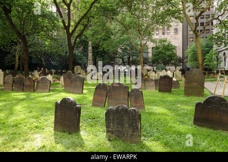 Tombes à l'église de la Sainte Trinité, cimetière à Manhattan, New York, USA. Banque D'Images