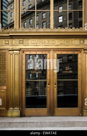 Porte d'entrée du restaurant de luxe club, résidence, Cipriani, au 55 Wall Street, New York, Manhattan.United States of America. Banque D'Images