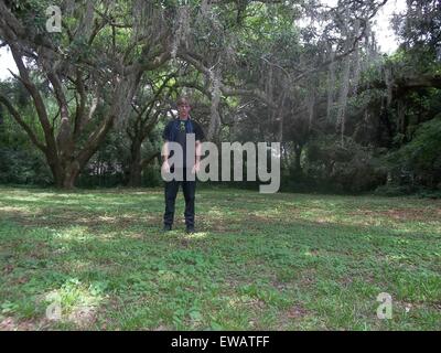 Une photo à partir d'un site montrant la suprématie blanche toit tempête Dylann posant le 23 avril 2015 à Charleston, SC. Assassiné de toit neuf membres de l'Église épiscopale méthodiste africaine Emanuel dans un meurtre à motivation raciale le 17 juin 2015 à Charleston, S.C. Crédit : Planetpix/Alamy Live News Banque D'Images