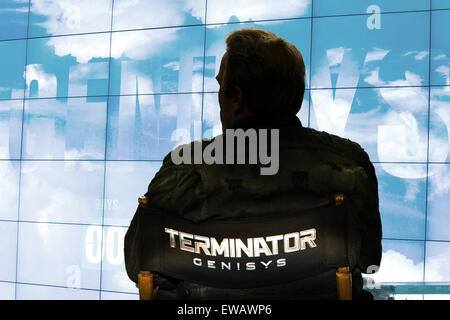 Terminator Genisys est un prochain 2015 film d'action science-fiction américain réalisé par Alan Taylor et écrit par Laeta Kalogridis et Patrick Lussier. C'est le cinquième volet de la série Terminator et servira de retcon suite de la série. Arnold Schwarzenegger reprend son rôle comme le caractère. Banque D'Images