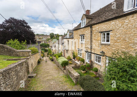 Étapes Chipping, un sentier le long de maisons du 17-18 septembre, Tetbury, une petite ville dans les Banque D'Images