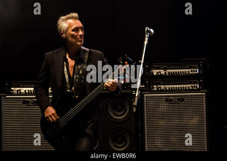 Barcelone, Catalogne, Espagne. 21 Juin, 2015. MARTIN KEMP, le bassiste du groupe Spandau Ballet, il se produit sur la scène du "Festival de musique de Pedralbes à Barcelone dans le "soul Boys du monde occidental vivre' tour © Matthias Rickenbach/ZUMA/ZUMAPRESS.com/Alamy fil Live News Banque D'Images