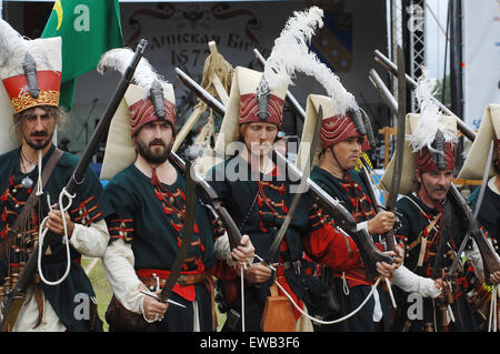 La Russie, MOLODI VILLAGE - 27 juillet : personnes non identifiées en costume rétro de troupes turques sur l'événement dédié à la victoire au combat près du village 1572 Molodi, le 27 juillet 2013, dans la région de Moscou, Russie Banque D'Images