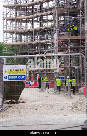 Construction Bâtiment travaux en cours à la place de la brasserie, du sud de Dorchester, Dorset en Juin Banque D'Images