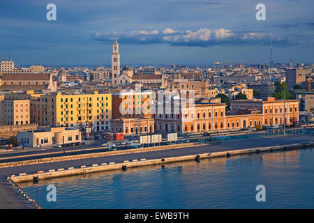 Port de Bari. Droit de Bari situé dans le sud de l'Italie. Banque D'Images