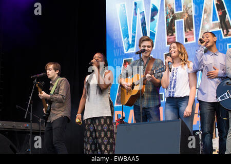 Londres, Royaume-Uni. 21 Juin, 2015. De quoi s'agit-il ? Bacharach repensé exécuté à West End Live 2015 à Trafalgar Square. Credit : Keith Larby/Alamy Live News Banque D'Images