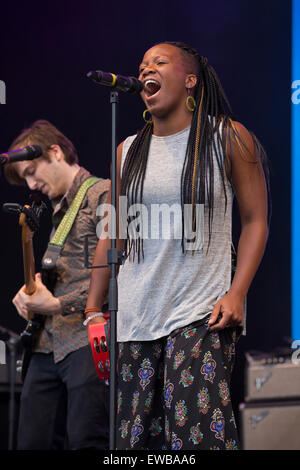 Londres, Royaume-Uni. 21 Juin, 2015. De quoi s'agit-il ? Bacharach repensé exécuté à West End Live 2015 à Trafalgar Square. Credit : Keith Larby/Alamy Live News Banque D'Images