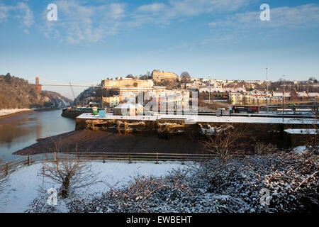 Voir la neige en hiver de Clifton, Bristol, avec suspension bridge Banque D'Images