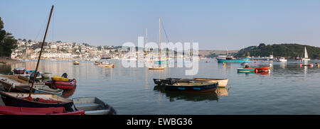 Vue de l'estuaire de Salcombe dans le sud du Devon, avec des bateaux Banque D'Images