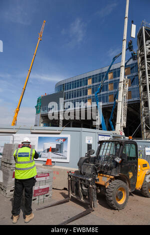 Les quasi-Ben Ainslie Racing Team AC le Dock de carrossage, Portsmouth. Banque D'Images