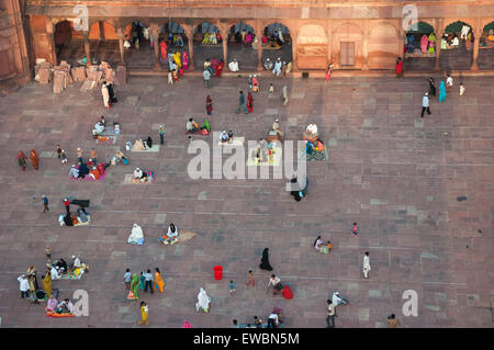 Les gens se sont réunis dans le Jama Masjid pendant le Ramadan. Old Delhi, Inde. Banque D'Images