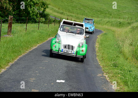 Ardennes (nord-est de la France), le voyage à bord d'une 2 CV Citroën Banque D'Images