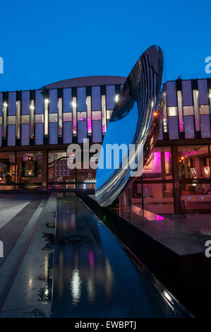 Sky Mirror à Nottingham Playhouse, Lancashire England UK Banque D'Images