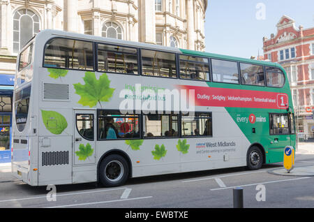 Bus hybride électrique à faibles émissions à Wolverhampton Banque D'Images