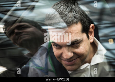 Bruxelles, Belgique. 22 Juin, 2015. Premier Ministre de la Grèce, Alexis Tsipras arrive lors d'une réunion des chefs d'Etat de l'Eurogroupe sur la Grèce au siège du Conseil européen à Bruxelles, Belgique le 22.06.2015 les ministres des finances de la zone euro tiennent une réunion de crise sur la Grèce, mais il y avait peu d'espoir d'une percée malgré Athènes remise une nouvelle proposition à la dernière minute. Dpa : Crédit photo alliance/Alamy Live News Banque D'Images