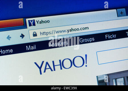 GDANSK, Pologne - 25 avril, 2015.Yahoo Page d'accueil sur l'écran de l'ordinateur. Yahoo est une multinationale américaine Internet corporation Banque D'Images